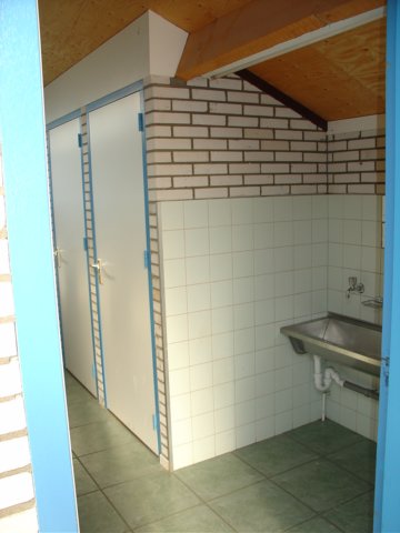 wasbak-en-toiletten-boven (1)